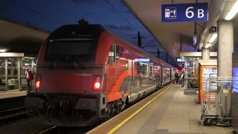 Railjet Express bound for Vienna main station arriving at Linz main station 스톡 동영상 219256093