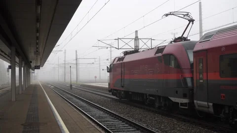Railjet train in Wels 스톡 동영상 220093177