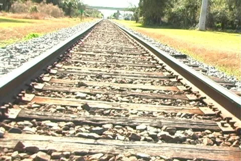 Railroad Track (camera cranes up) Видео 332433