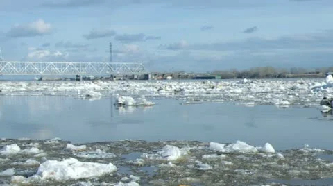 Railway bridge by springtime.Ice drift Stock Footage 10894317