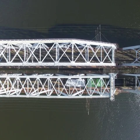 The railway bridge on which the train rides. Aerial view. 動画素材 69631385