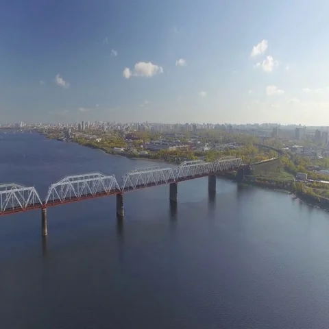 The railway bridge on which the train rides. Aerial view. 動画素材 69633206