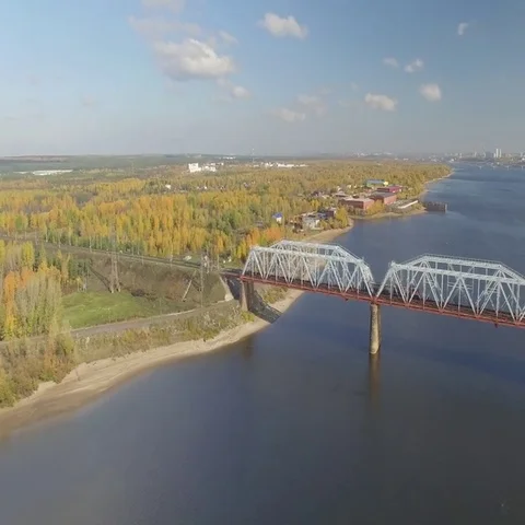 The railway bridge on which the train rides. Aerial view. 動画素材 69634953