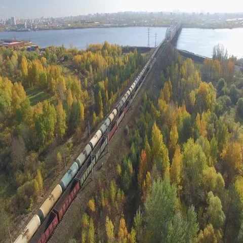 The railway bridge on which the train rides. Aerial view. 動画素材 69637812