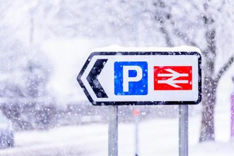 Railway Parking road sign under snow on UK motorway Road Stock Photos