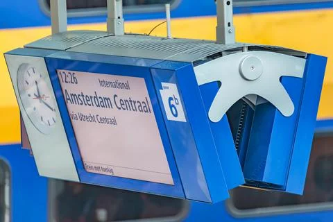 Railway platform information display with clock on a Dutch railway station di Foto stock