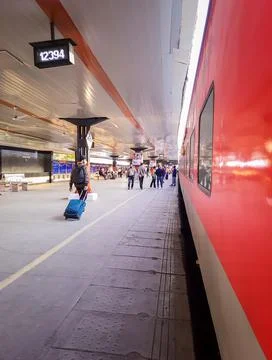 Railway station platform from different angle at day Фото