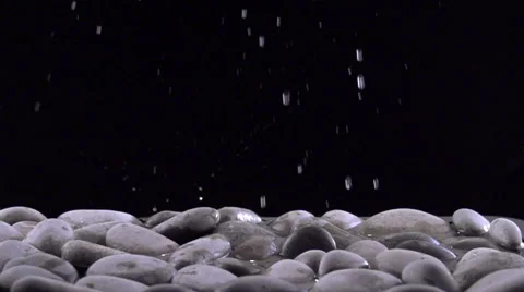 Rain begins to fall on pebbles Video stock 43312728