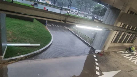 Rain in city Stock Footage 220424005