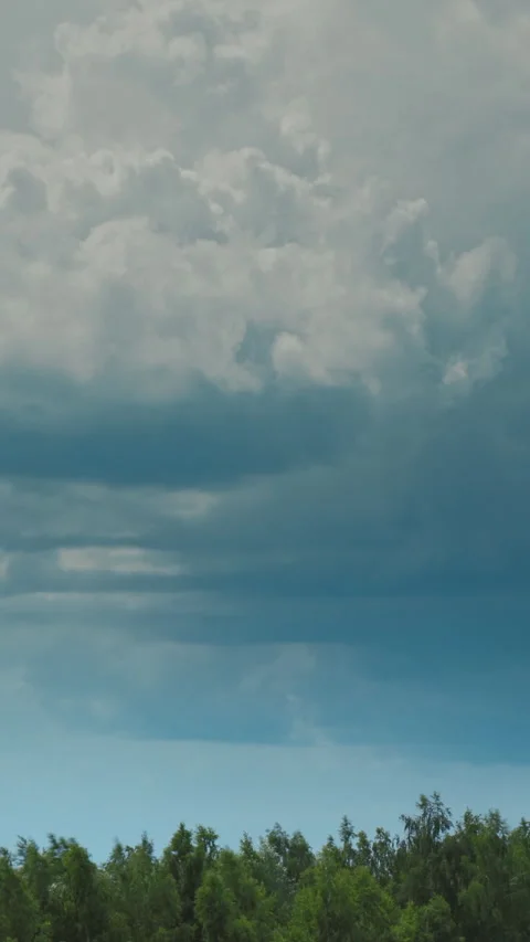 Rain Cloud Formation Timelapse. Time Lapse Dramatic Sky With Heavy Rain Clouds 库存影片 341394264