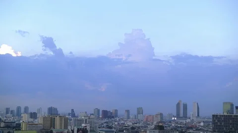 Rain cloud over city skyline time lapse 库存影片 78203626
