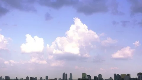 Rain cloud over city skyline time lapse 库存影片 78206071
