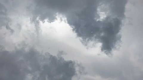 Rain Clouds and Drizzle in Overcast Sky 動画素材 308817176