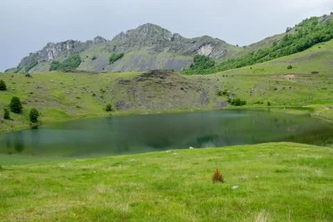 Rain clouds are approaching the mountain lake. Foto stock