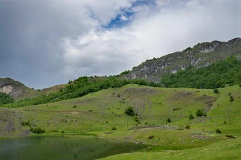 Rain clouds are approaching the mountain lake. Stock-Fotos