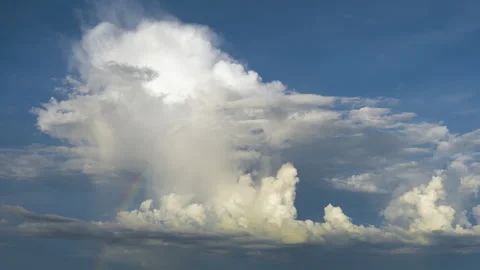 Rain clouds forming on blue Florida sky. Colorful summer skyscape 스톡 동영상 279298500