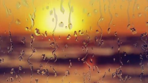 Rain days, rain falling on window surface on  sunset or sunrise background. Stock-Footage 321533584
