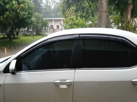 Rain drop on the white car Stock Footage