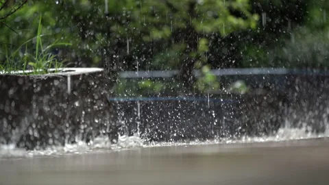 Rain droplets falling on ground on blurred background 스톡 동영상 139692446