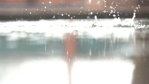 Rain droplets falling on ground on blurred background Vídeos de archivo 140118504