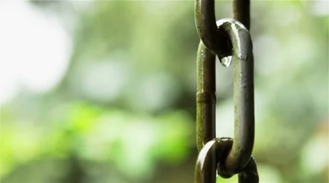 Rain dropping on chain Video stock 8578685