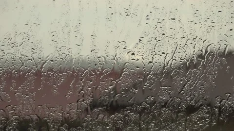 Rain drops on clear window Vídeos de archivo 135443292