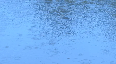 Rain drops falling create interesting ripples and bubble pattern in water 動画素材 68672178