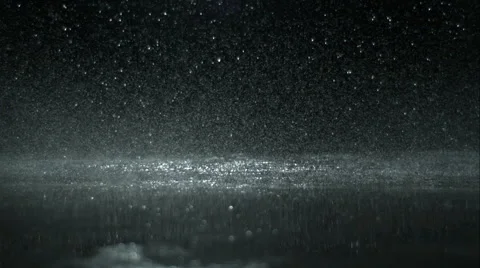 Rain drops falling on ground Видео 46647600