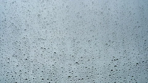 The rain drops flowing on the window. time lapse Vídeos de archivo 132597563