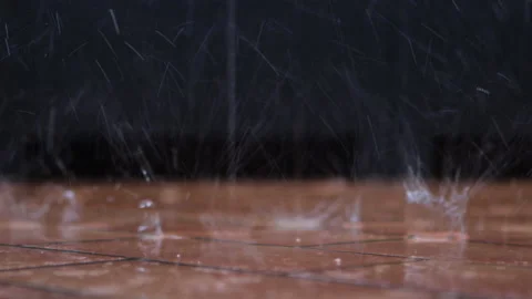 Rain drops hits the floor in the evening. Closeup shot Video stock 138446826