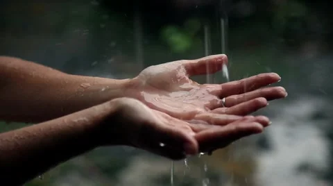 Rain drops on the palms Girl 動画素材 45274341