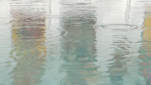 Rain drops on pool surface 動画素材 90654700