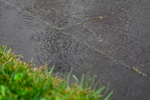 Rain drops on the water Foto stock