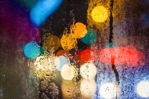 Rain drops on window with blurry background Foto stock