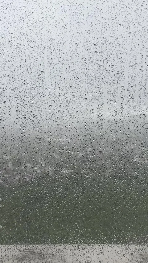 Rain drops on window glass, vertical abstract background 库存影片 335683186