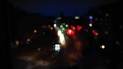 Rain drops on the window with traffic light Video stock 67187008