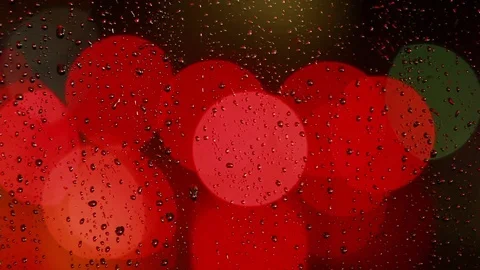 Rain drops on the window with traffic light Video stock 69846141