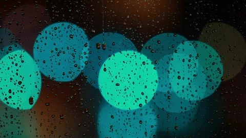 Rain drops on the window with traffic light Video stock 69850313