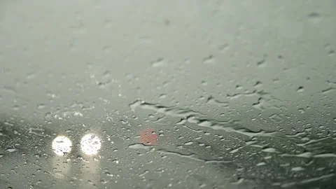 Rain drops on the windshield of the car. 動画素材 92606160