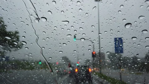 Rain falling on car windshield Stock Footage 122413992
