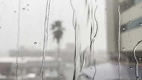 Rain falling down a window 스톡 동영상 209400683