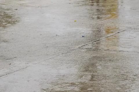 Rain falling on the ground Fotos Stock