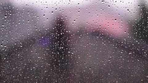 Rain falling over the house rooftops Video stock 139800478