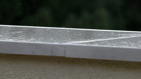 Rain falling on parapet 库存影片 5090546