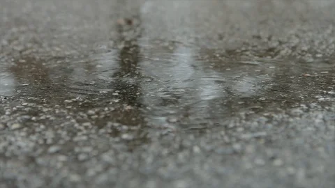 Rain falling on the pavement Stock-Footage 91840752