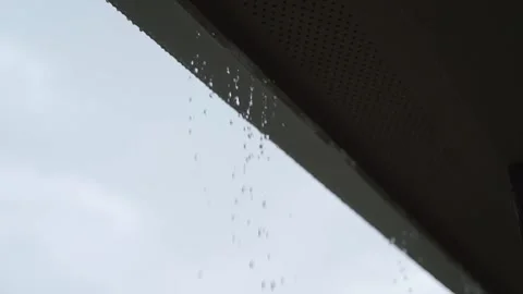 Rain Falling from Rooftop in Slow Motion Video stock 136639995