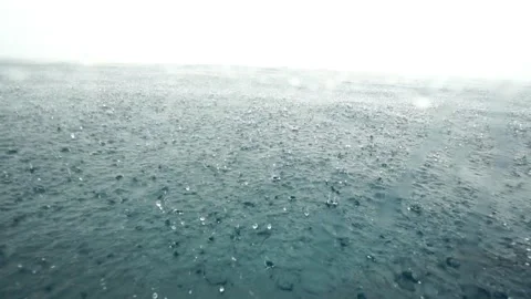 Rain Falling on the Sea: Slow Motion, Ogasawara 库存影片 332771402