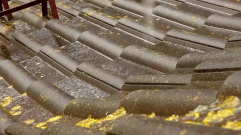 Rain flows down on a roof Stockbeeldmateriaal 155847743
