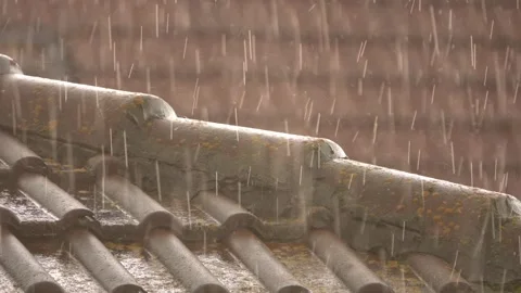 Rain flows down on a roof Video stock 155880059