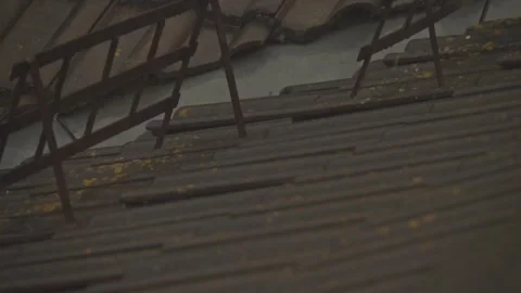 Rain flows down on a roof Stock-Footage 245478401